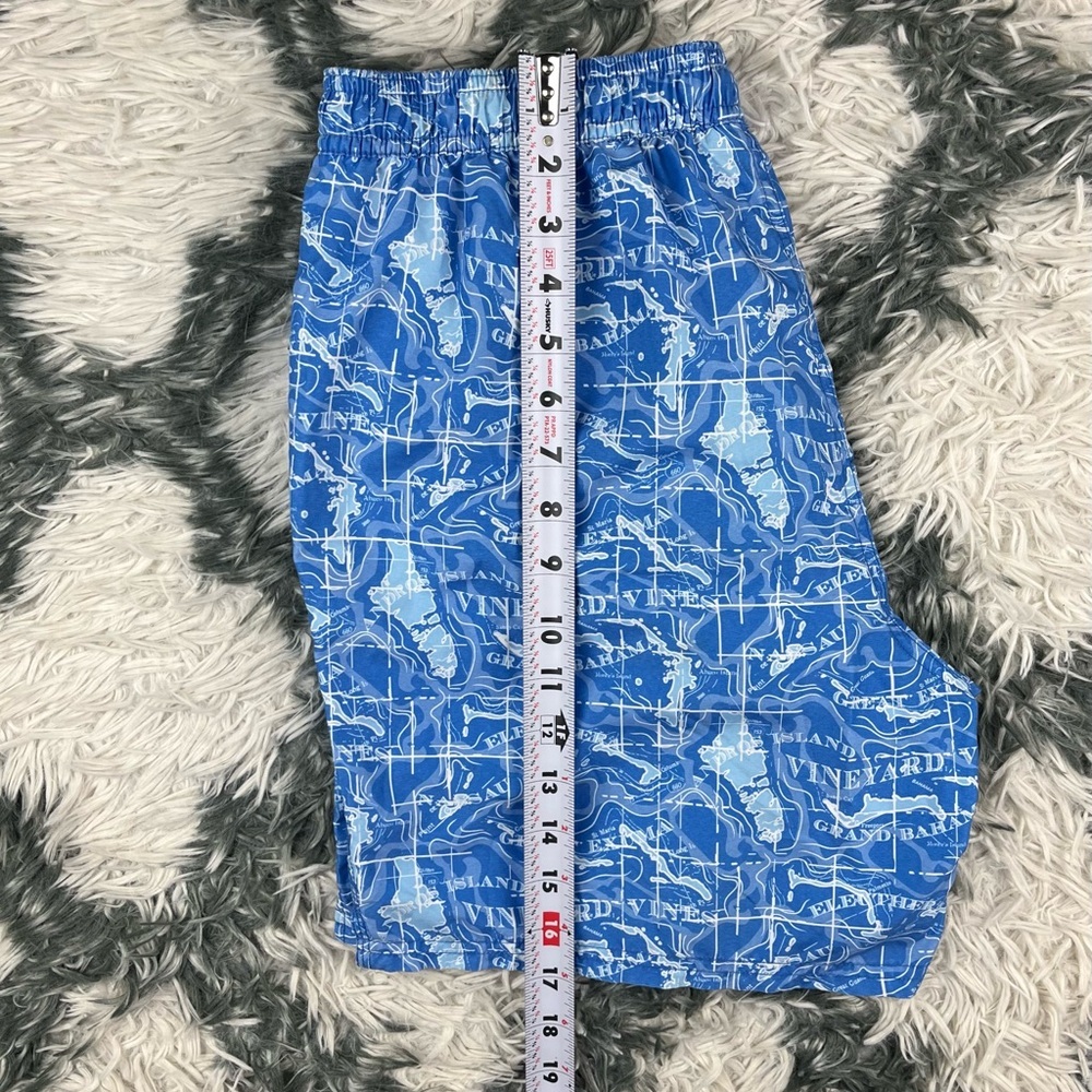 Vineyard Vines Men's Swim Trunks Size Medium Blue White Whales - Picture 11 of 11